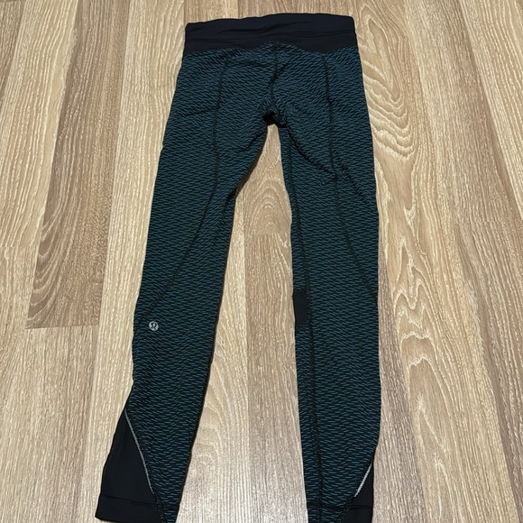Lululemon leggings | Size 2 - Picture 2 of 2